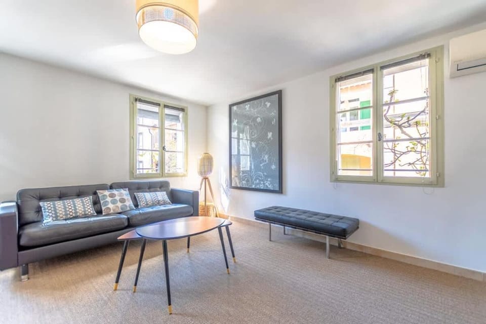 Les Lices A l Cozy & Central l Shellter Rentals Apartment in Saint-Tropez