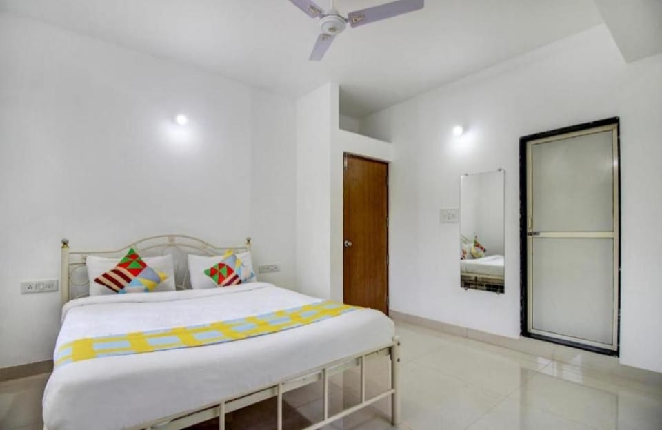 Bed, Photo of the whole room, Bedroom, fireplace
