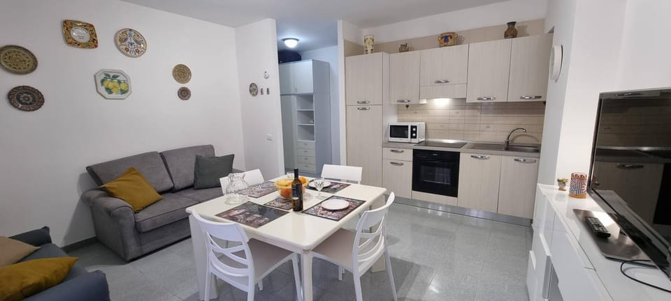 Kitchen or kitchenette, Living room, Dining area