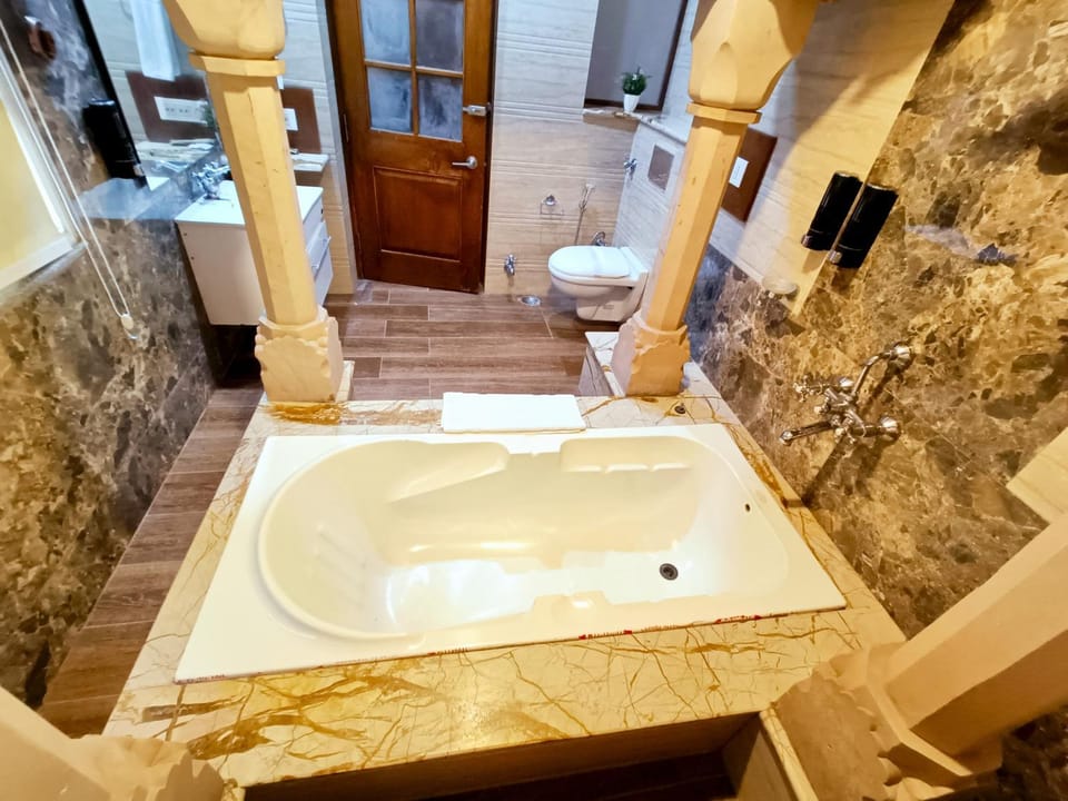Shower, Toilet, Bathroom, Bath