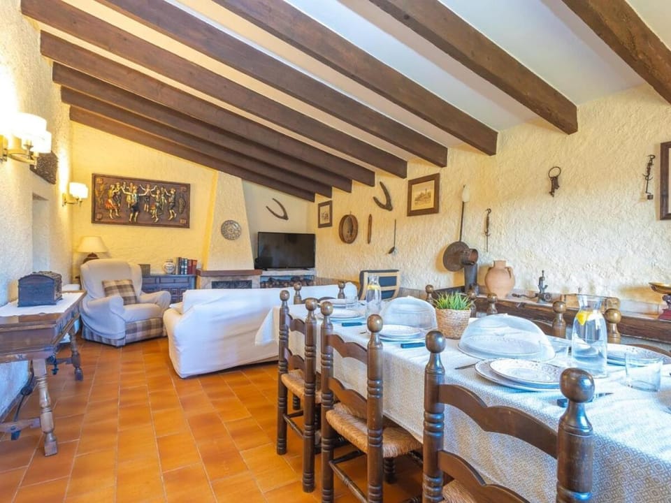 Seating area, Dining area