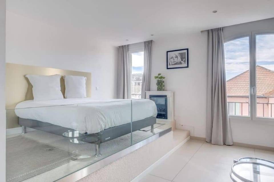 Le Semiramis l Central & Views l Shellter Rentals Inn in Saint-Tropez