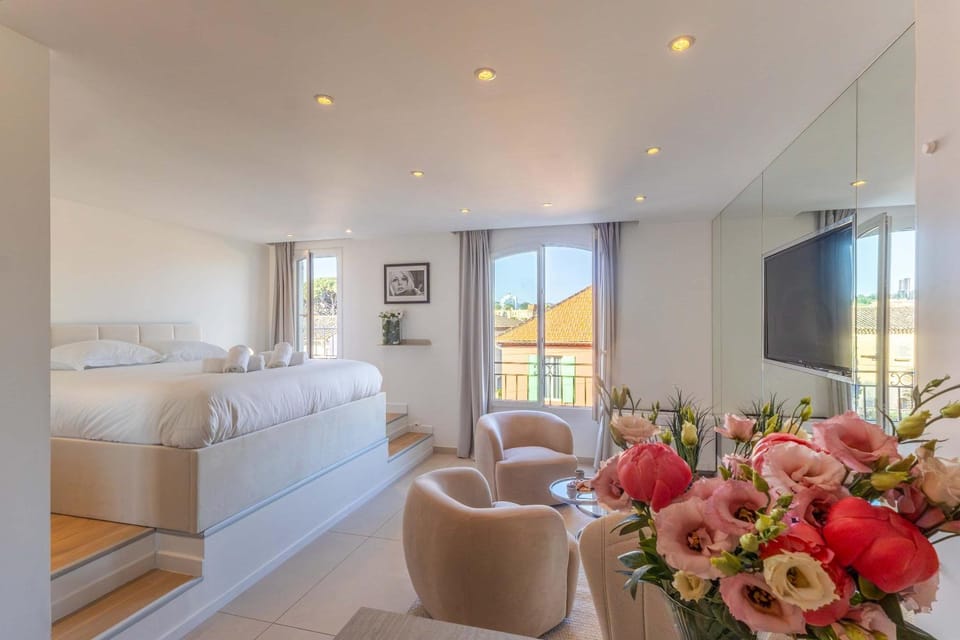 Le Semiramis l Central & Views l Shellter Rentals Inn in Saint-Tropez