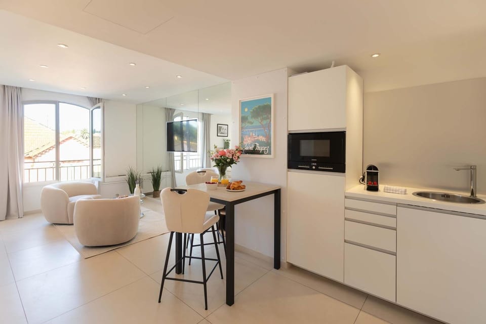 Le Semiramis l Central & Views l Shellter Rentals Inn in Saint-Tropez