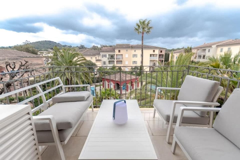Le Clos l Pool & Balcony l Shellter Rentals Apartment in Saint-Tropez