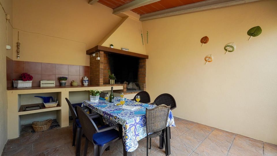 BBQ facilities, Dining area
