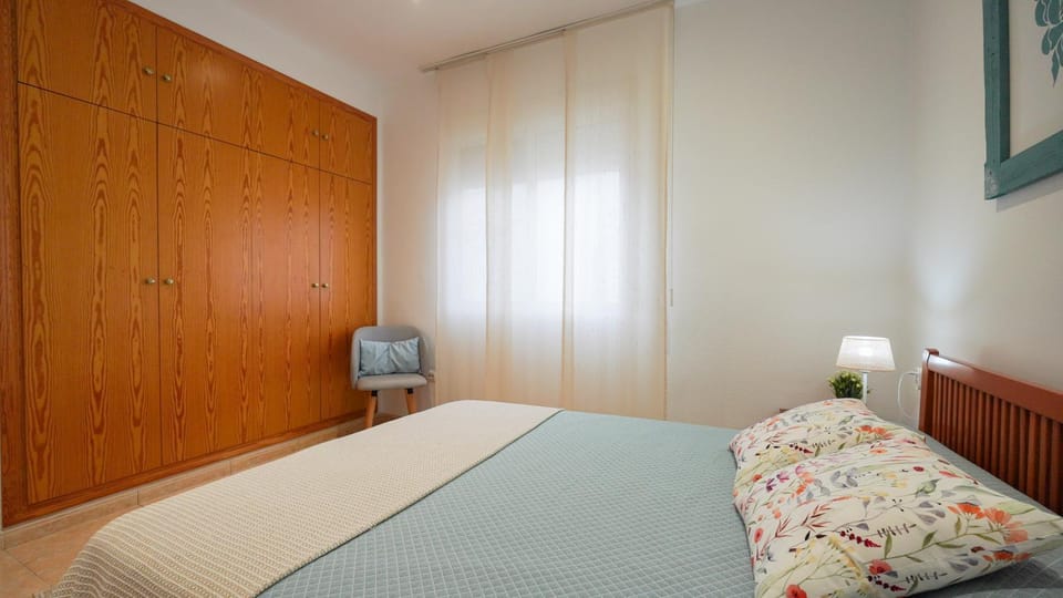 Bed, Photo of the whole room, Bedroom, wardrobe