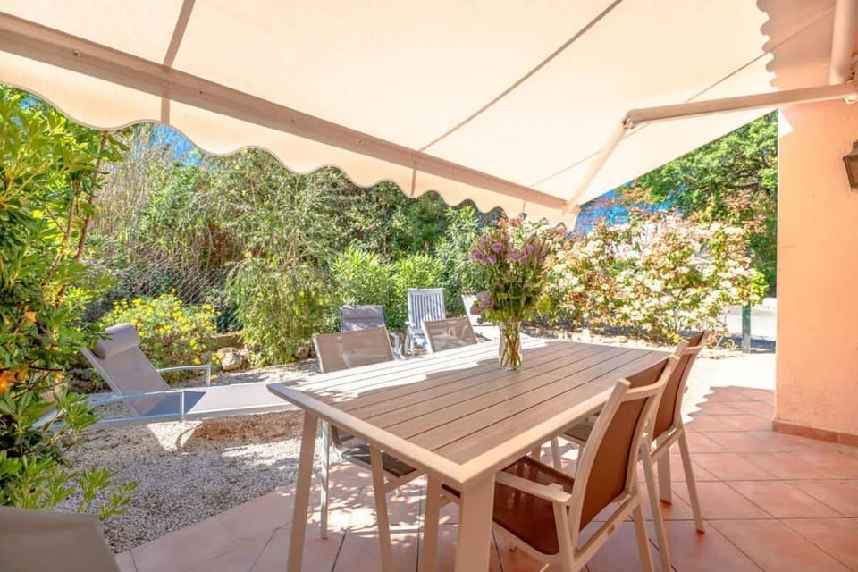 Le Cottage l Pool & Beachside l Shellter Rentals House in Saint-Tropez
