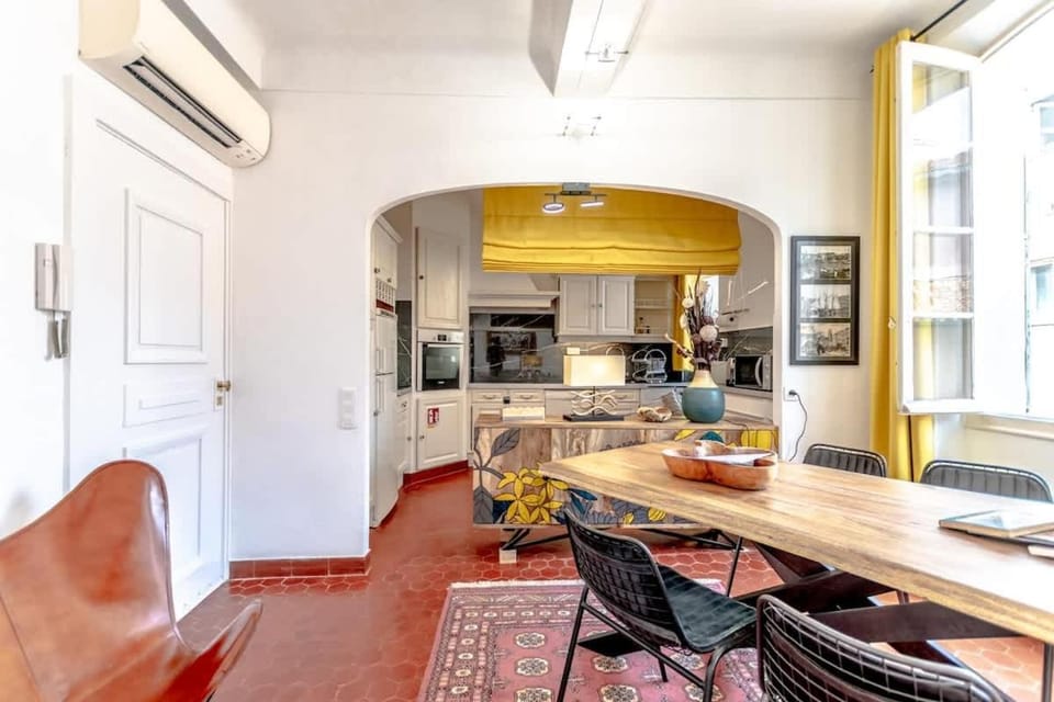 Le Seillon l Perfect Location l Shellter Rentals Apartment in Saint-Tropez