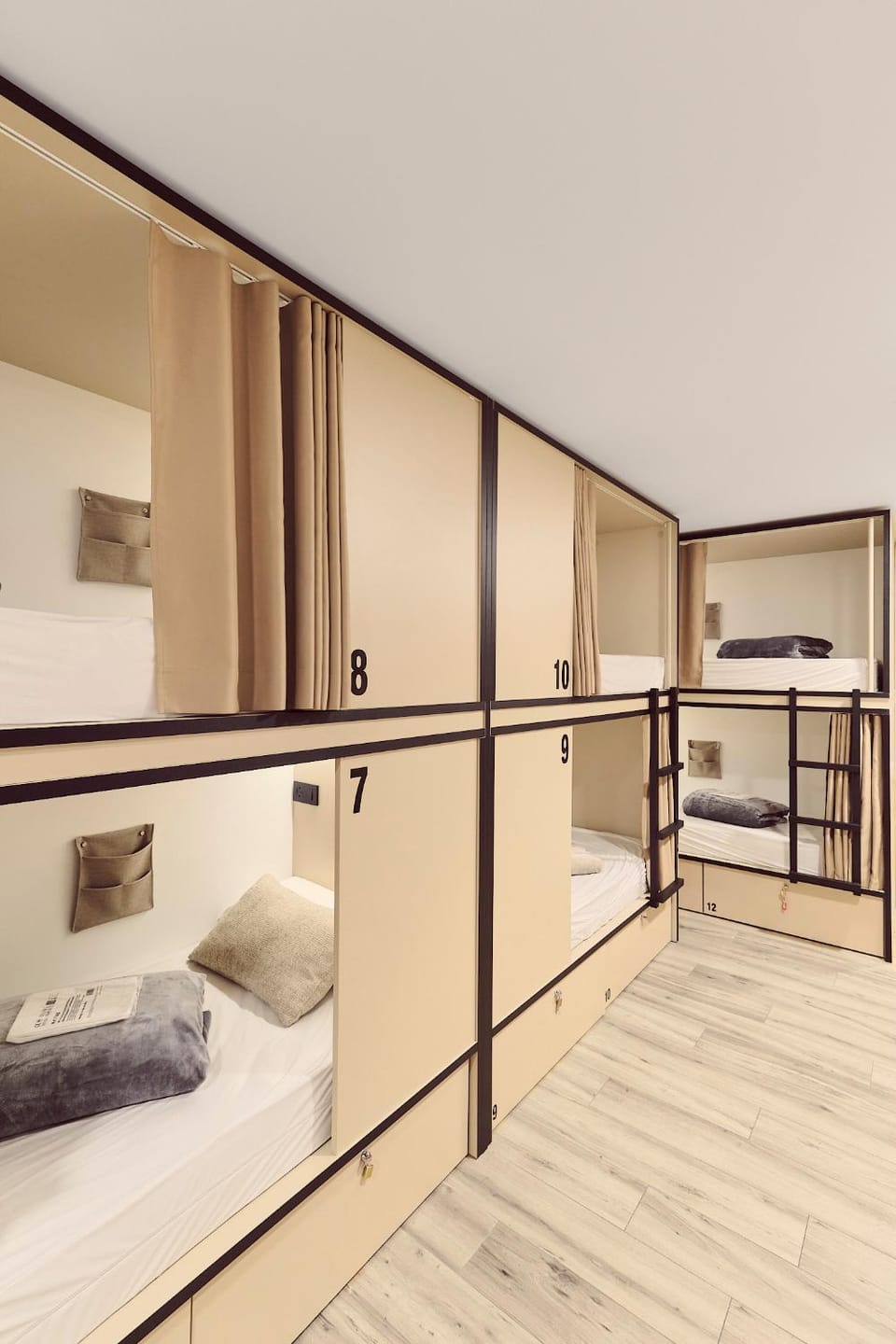 Bedroom, bunk bed