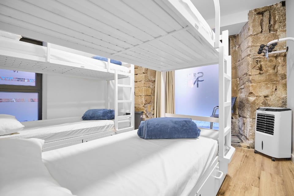 Bedroom, bunk bed, air conditioner