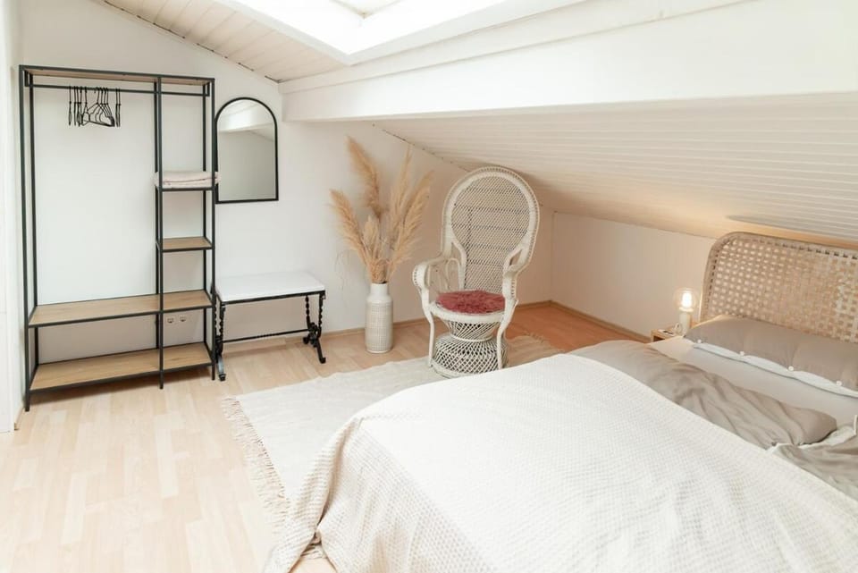 Bed, Photo of the whole room, Bedroom, wardrobe