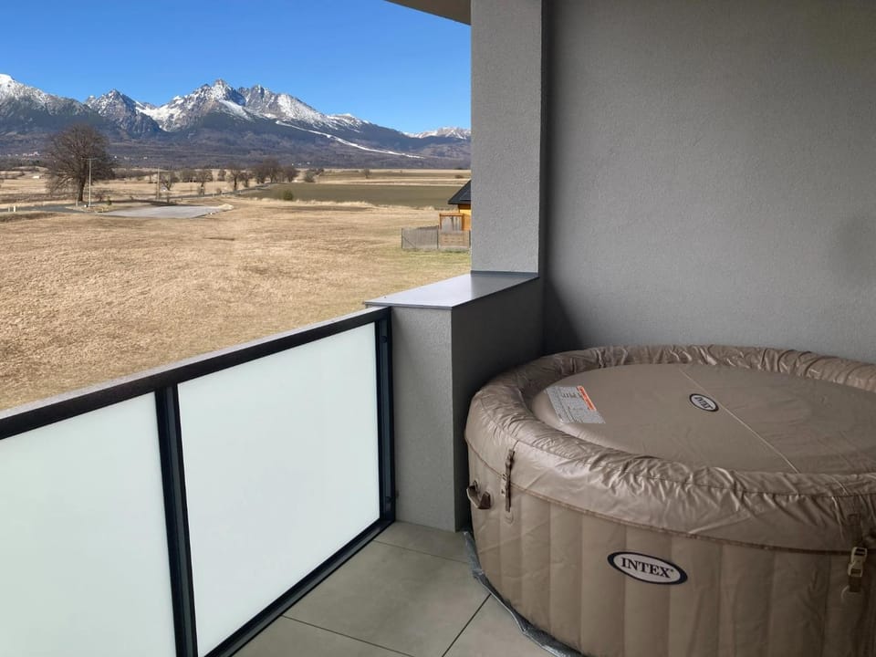 Hot Tub, Balcony/Terrace, Mountain view
