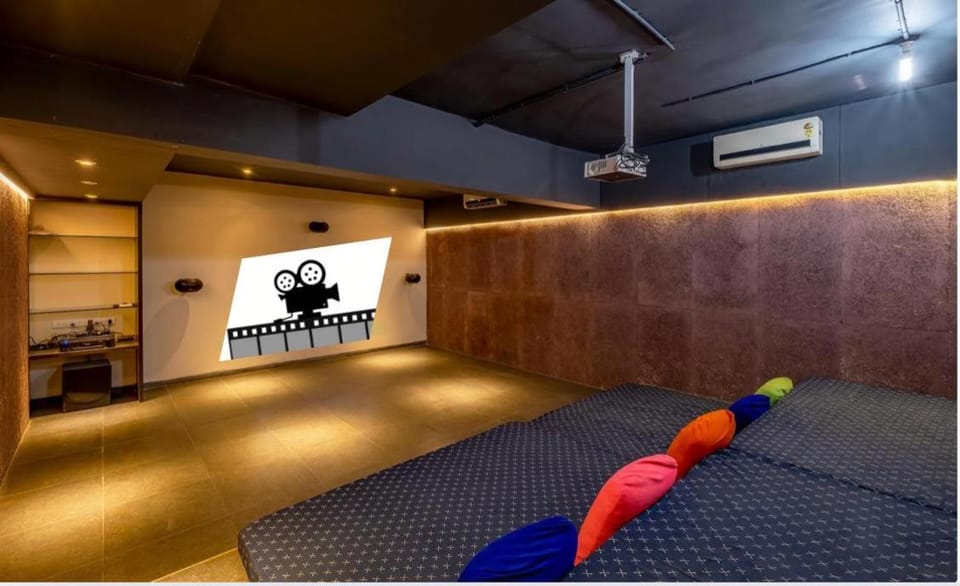 Communal lounge/ TV room, Bed, TV and multimedia, Evening entertainment, air conditioner