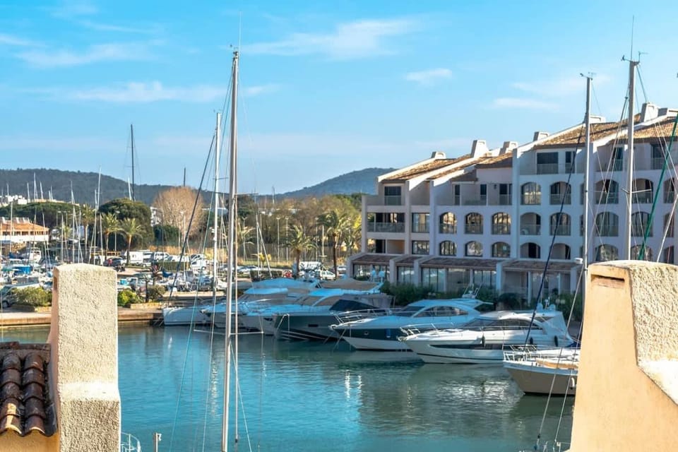 La Marina l Views & Parking l Shellter Rentals Apartment in Cogolin
