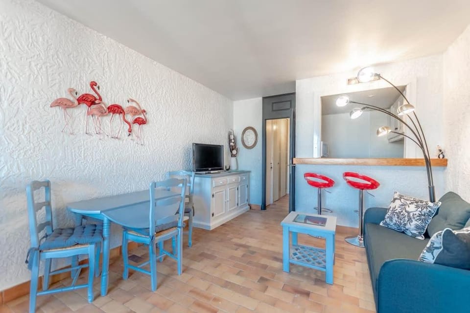La Marina l Views & Parking l Shellter Rentals Apartment in Cogolin