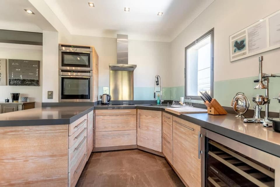 Loft Jasmin l Terrace & Space l Shellter Rentals Apartment in Saint-Tropez