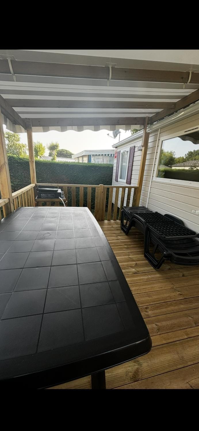 Mobilhome trigano au Camping Les Charmettes emplacement calme Campground/ 
RV Resort in Les Mathes