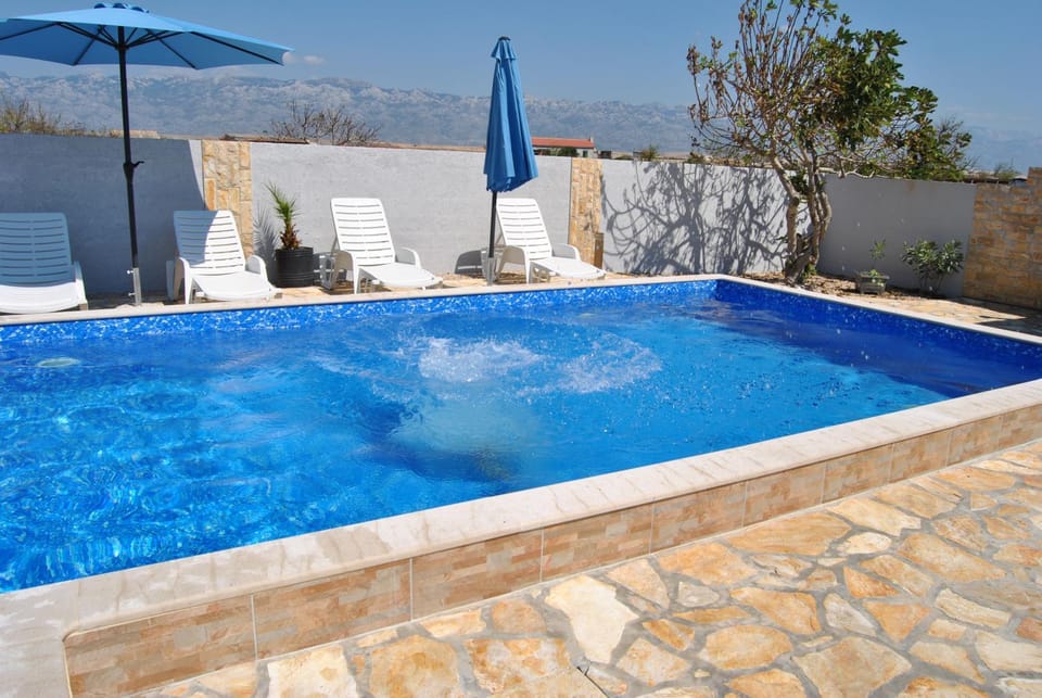Property building, Swimming pool, Swimming pool
