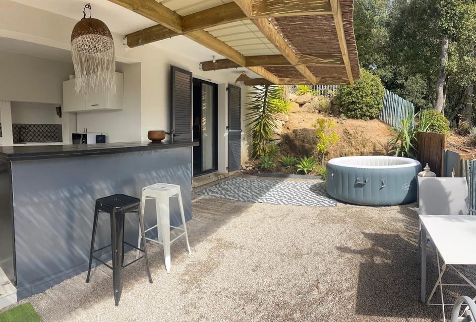 Patio, Day, Garden, Living room, Dining area