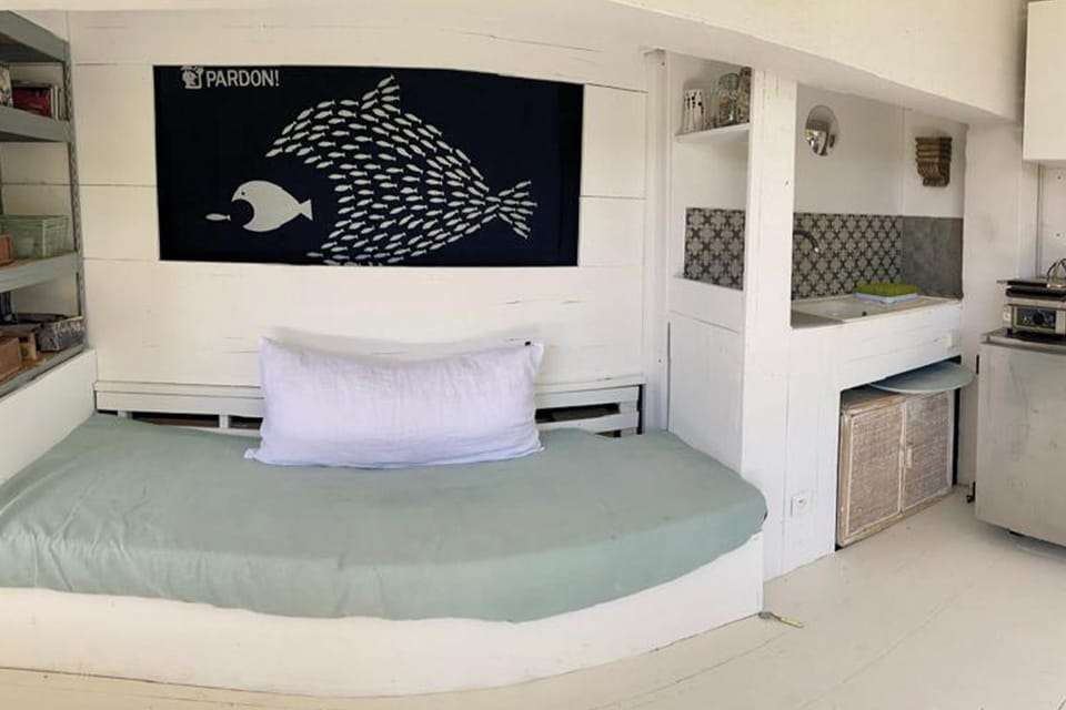 Bed, Kitchen or kitchenette, minibar
