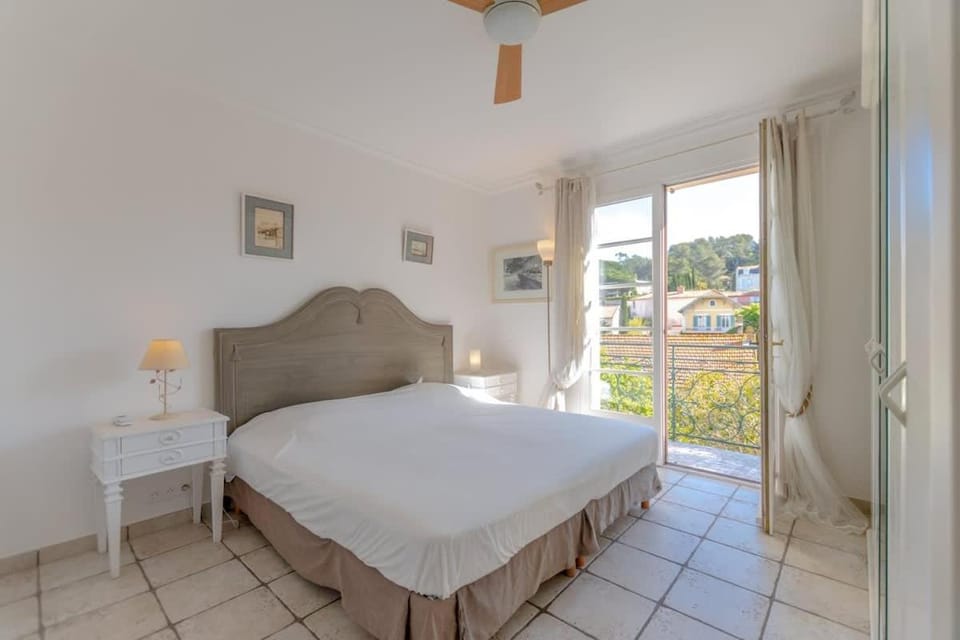 Floralies A l Views & Parking l Shellter Rentals Apartment in Saint-Tropez