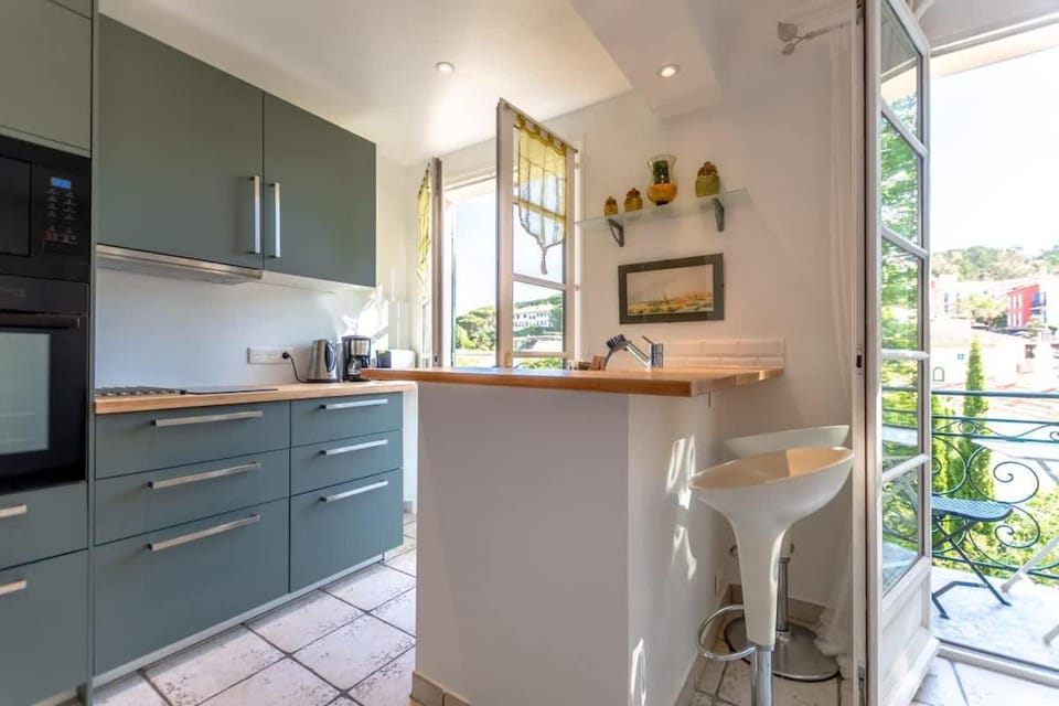Floralies A l Views & Parking l Shellter Rentals Apartment in Saint-Tropez