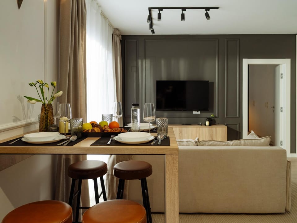 Communal lounge/ TV room, TV and multimedia, Dining area