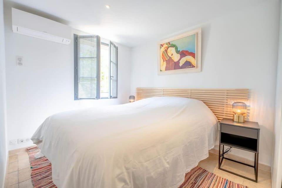 Les Lices B l Equiped & Central l Shellter Rentals Apartment in Saint-Tropez