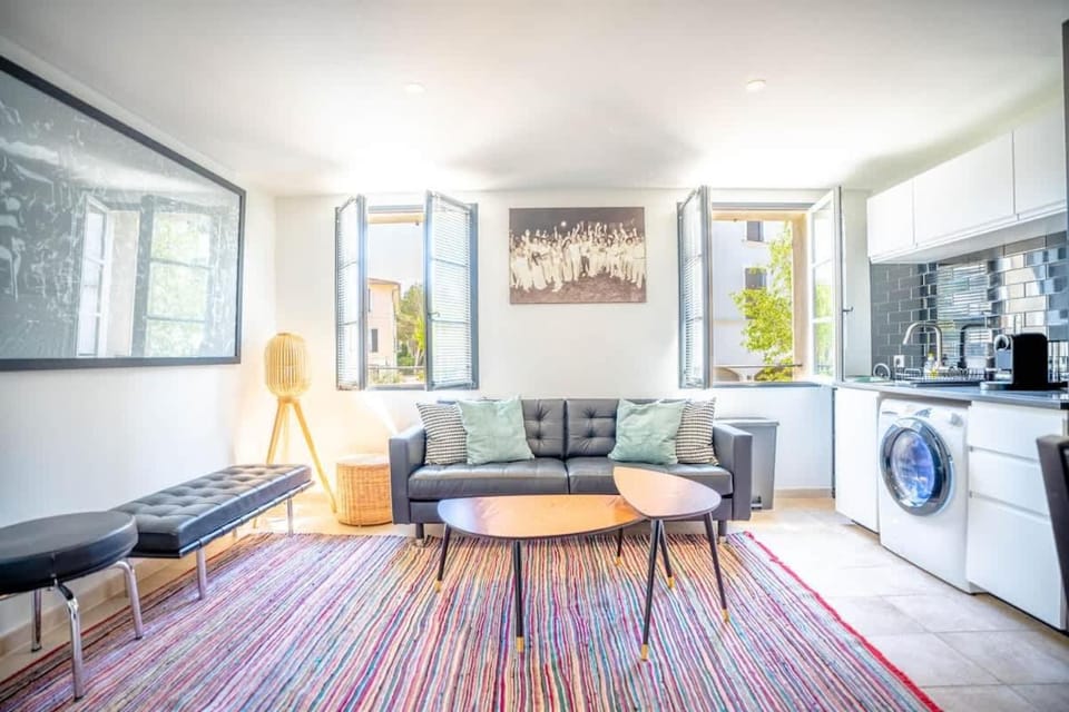 Les Lices B l Equiped & Central l Shellter Rentals Apartment in Saint-Tropez
