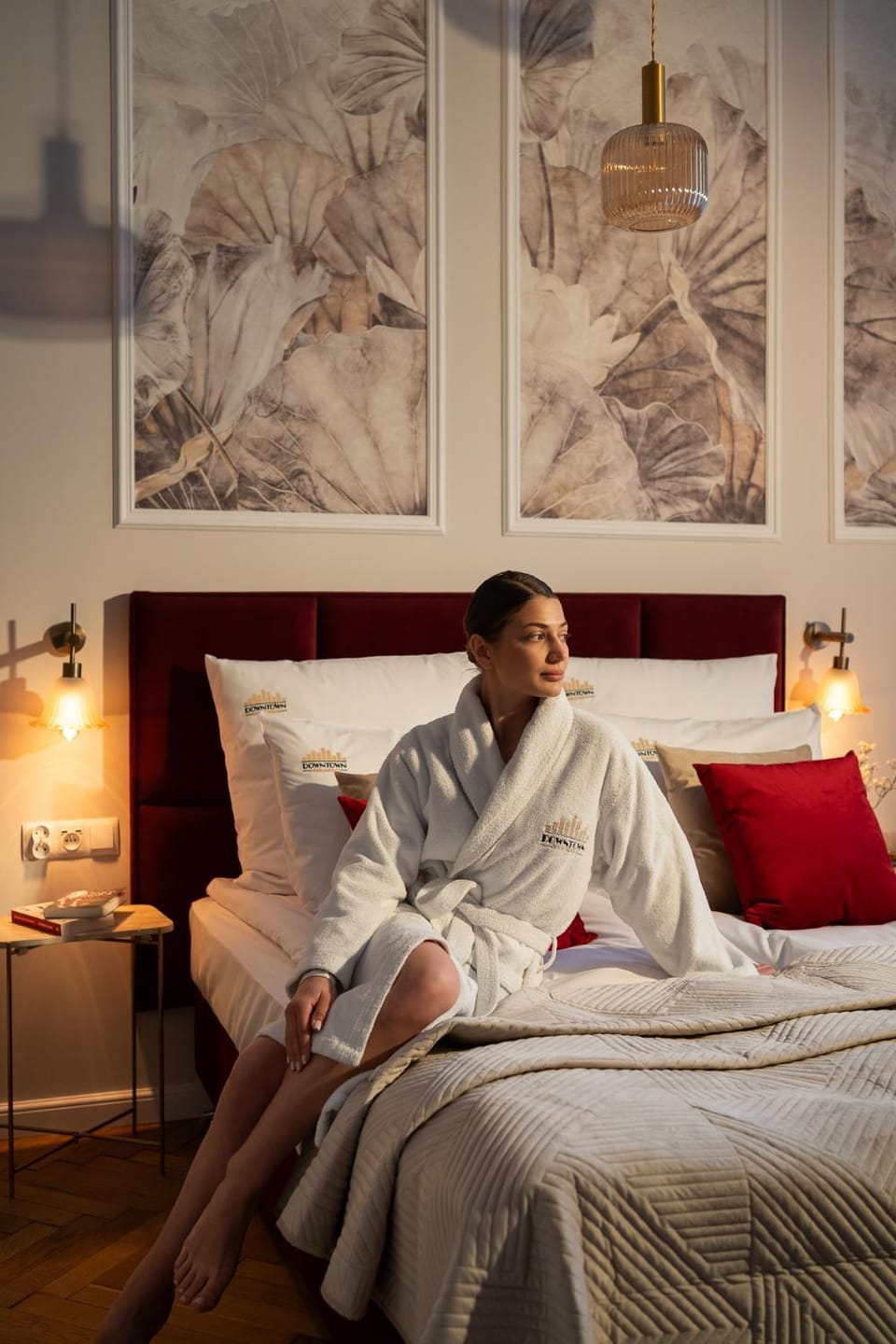 Bed, People, Photo of the whole room, Bedroom, Guests, towels