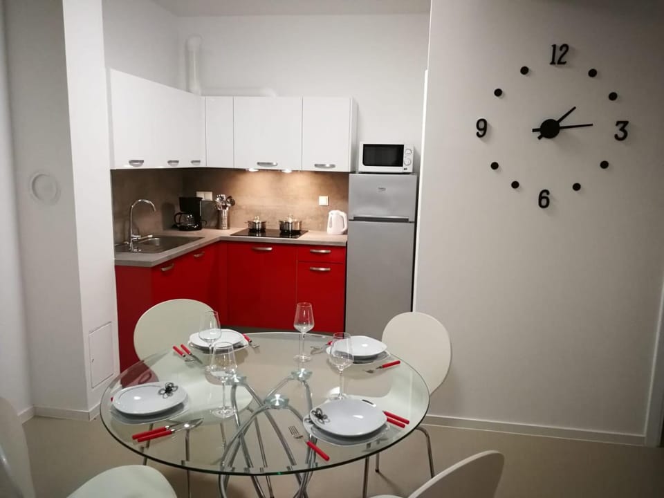 Dining area, kitchen