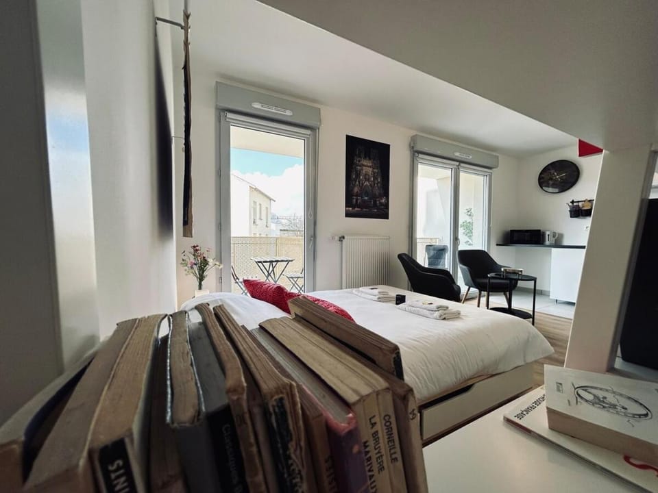 Bleuets studio cosy neuf terrasse proche centre Apartment in Reims