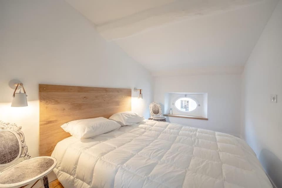 Le Gambetta l Near the Port l Shellter Rentals Apartment in Saint-Tropez