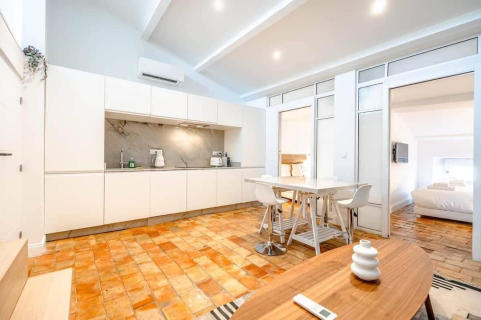 Le Gambetta l Near the Port l Shellter Rentals Apartment in Saint-Tropez