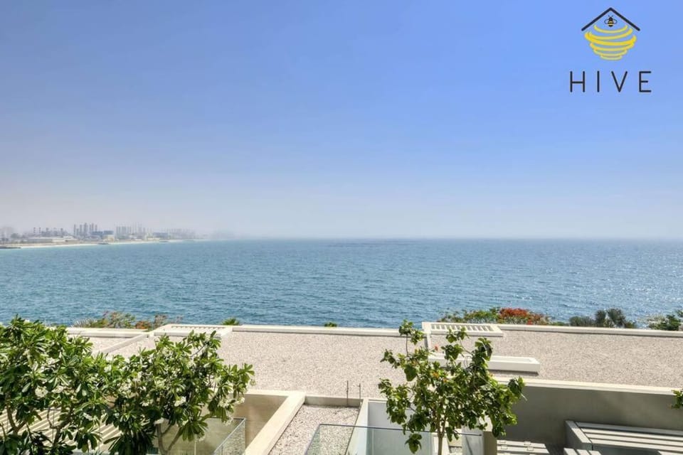 Premium 3BR Beachfront Apartment - Balcony & All Rooms with Sea View Apartment in Dubai