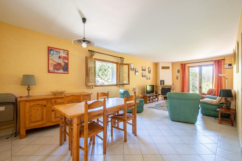 Seating area, Dining area