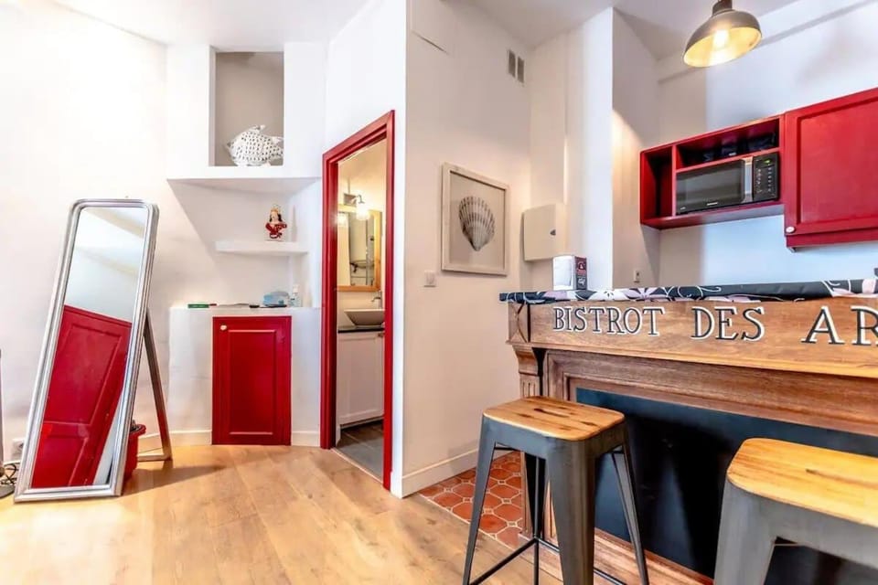 La Petit Nid l Beachside l Shellter Rentals Apartment in Saint-Tropez