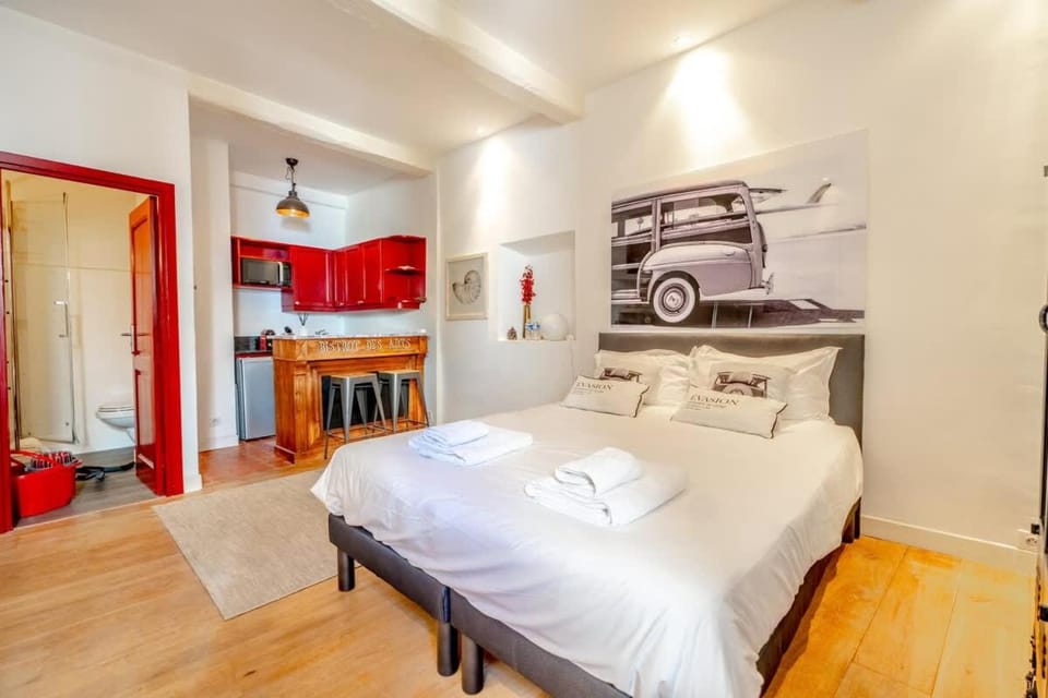 La Petit Nid l Beachside l Shellter Rentals Apartment in Saint-Tropez