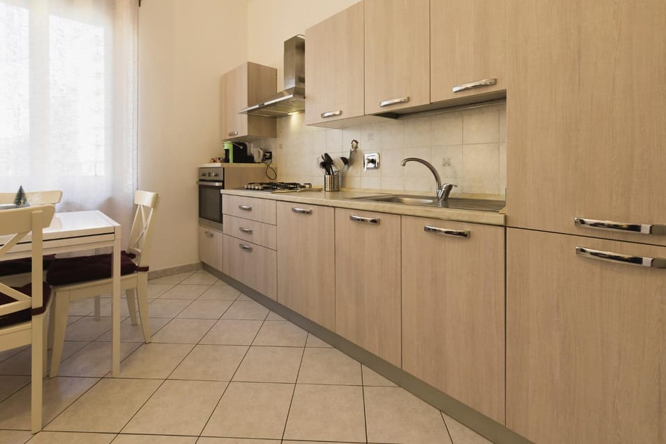 Kitchen or kitchenette, kitchen