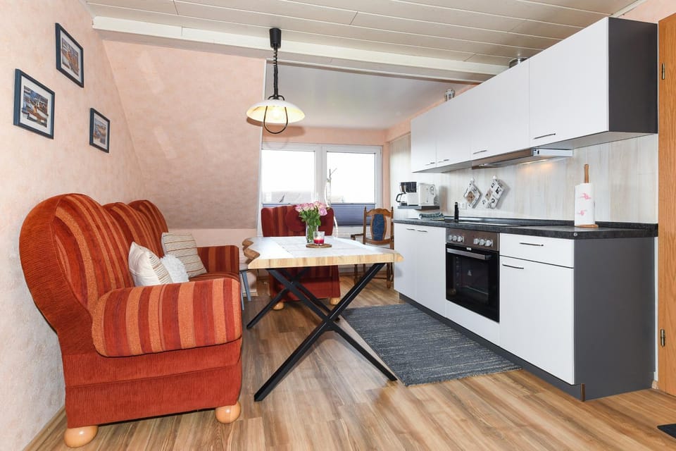 Kitchen or kitchenette, Seating area, Dining area