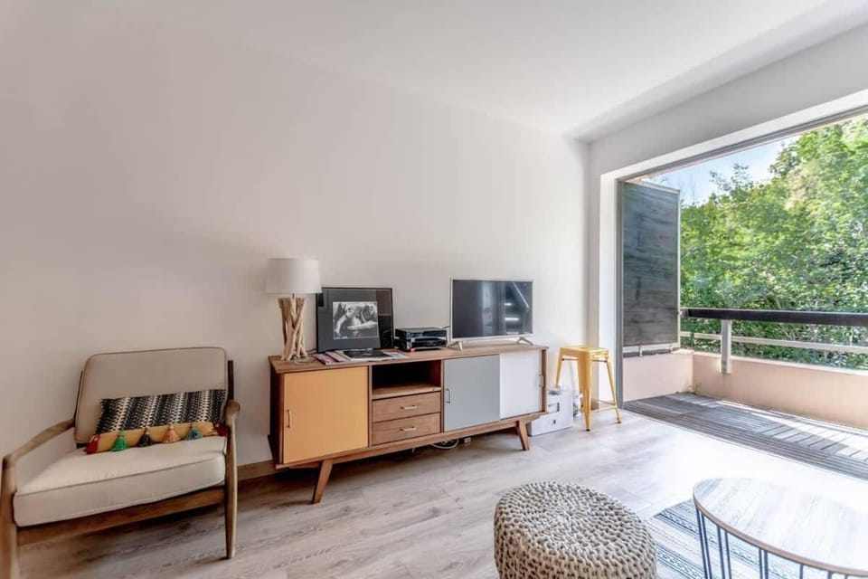 Le Bailly l Beachside & Rooftop l Shellter Rentals Apartment in Saint-Tropez