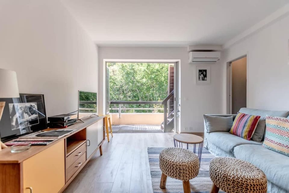 Le Bailly l Beachside & Rooftop l Shellter Rentals Apartment in Saint-Tropez