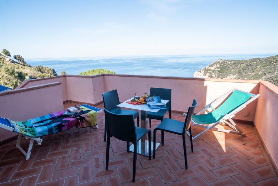 Patio, Day, Natural landscape, View (from property/room), Balcony/Terrace, Seating area, Dining area, Sea view