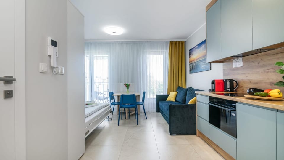 Kitchen or kitchenette, Living room, Seating area, Dining area, stove