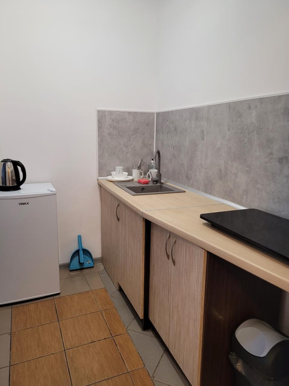 Kitchen or kitchenette, oven, stove