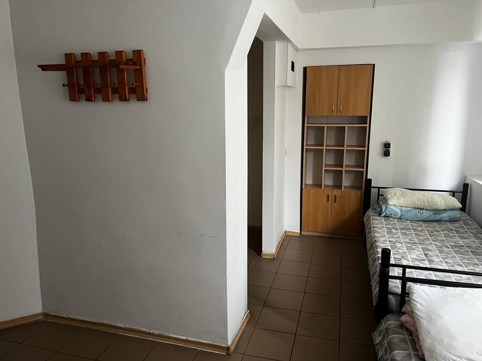 Bed, Photo of the whole room, wardrobe