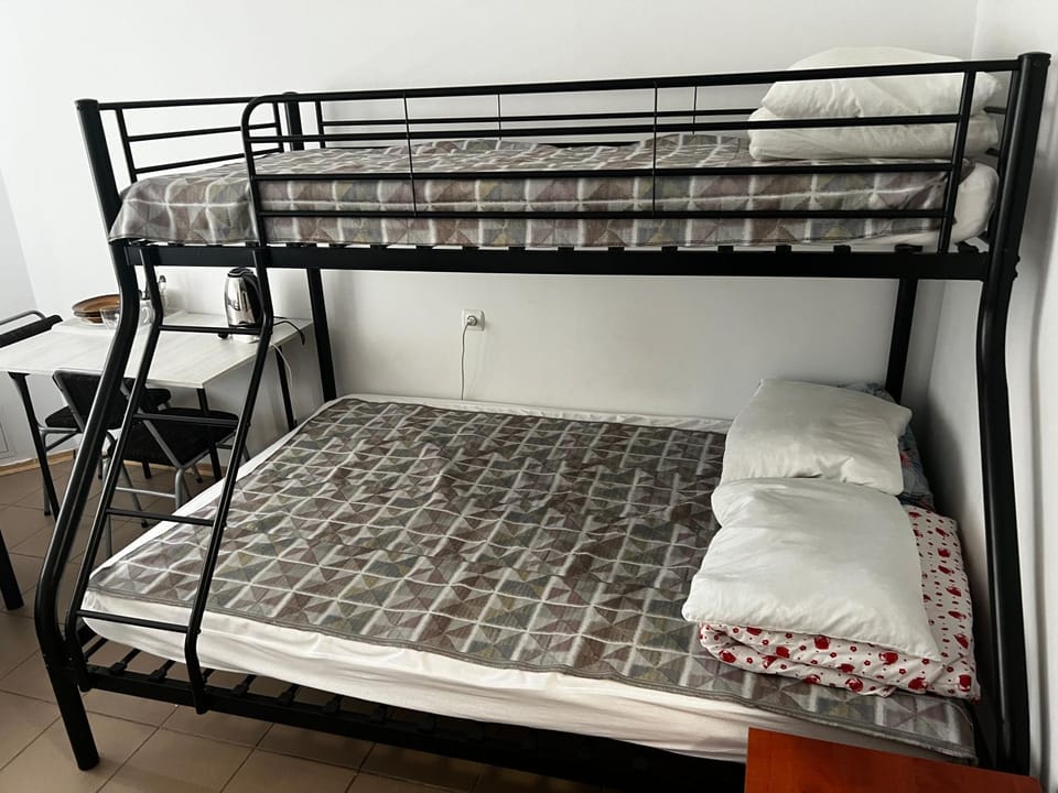 Bed, Photo of the whole room, bunk bed