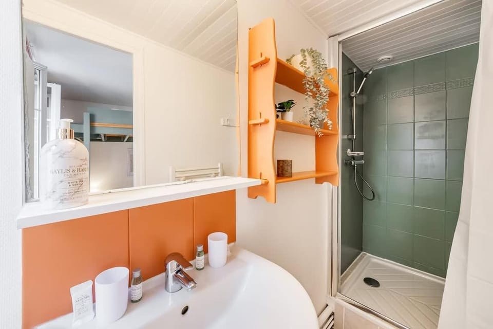 Shower, Bathroom, towels