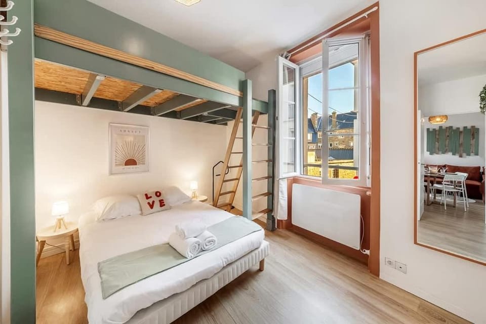 Bed, Photo of the whole room, Bedroom, bunk bed